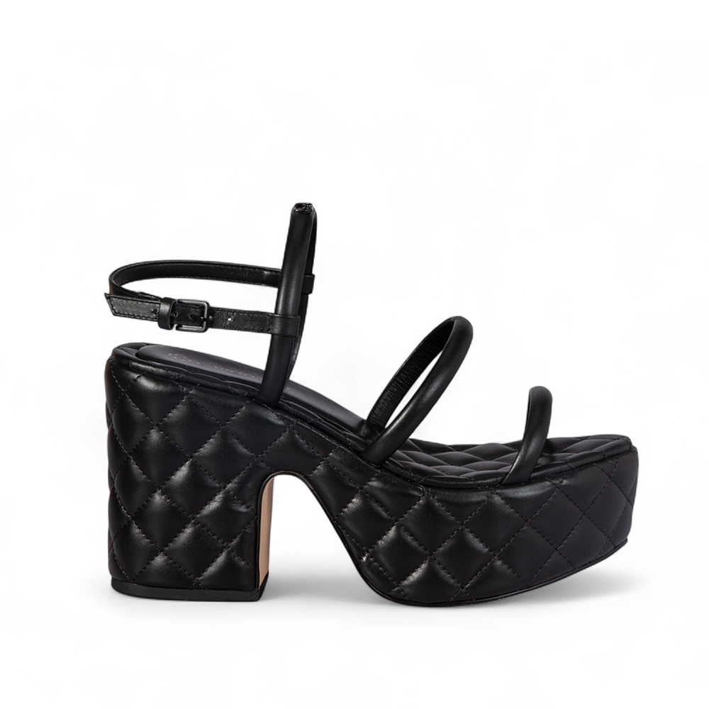 SAND&Aacute;LIA MEIA PATA PRETA DE COURO MATELASS&Ecirc; image number 0