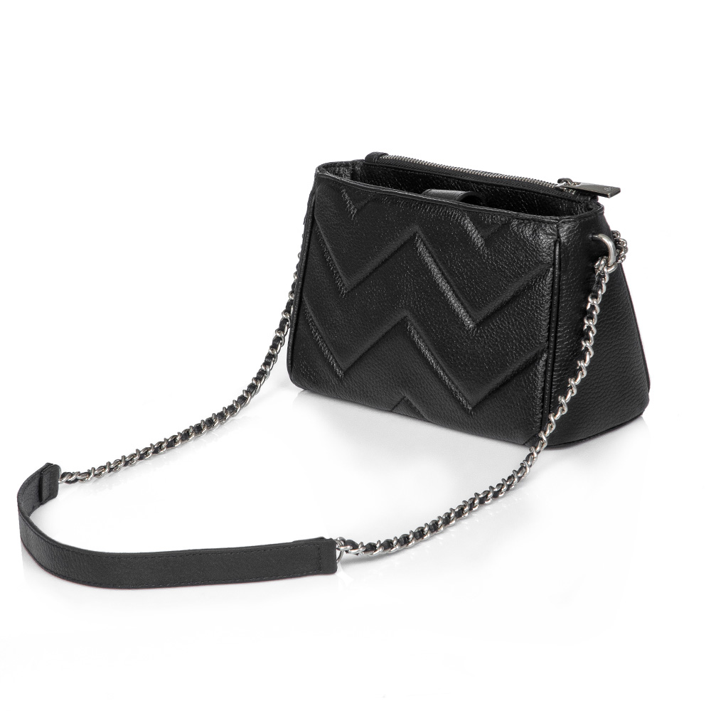 BOLSA PRETA DE COURO TRANSVERSAL ALÇA CORRENTE image number 3