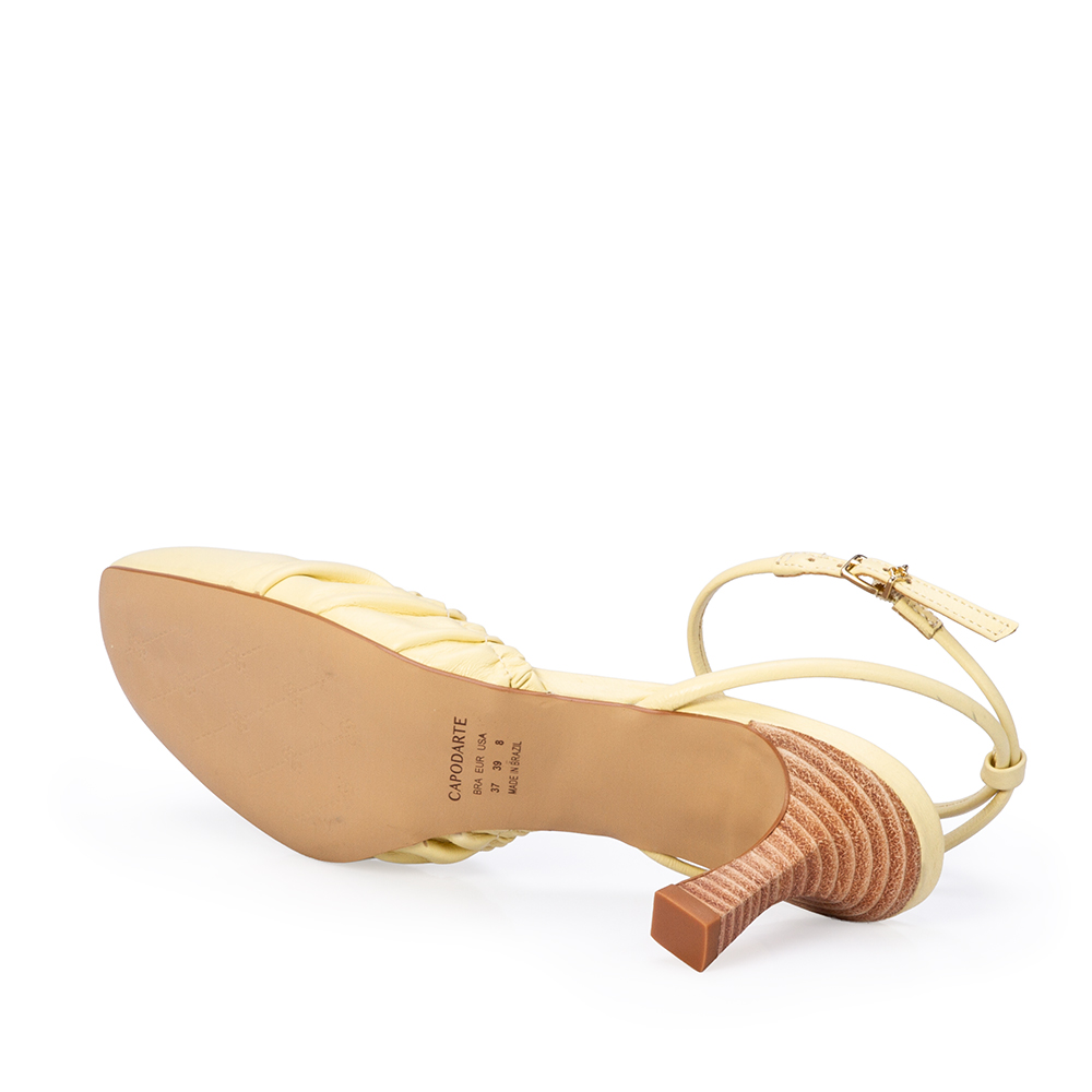 SCARPIN SLINGBACK CREME BRULLE DE COURO EL&Aacute;STICO image number 3