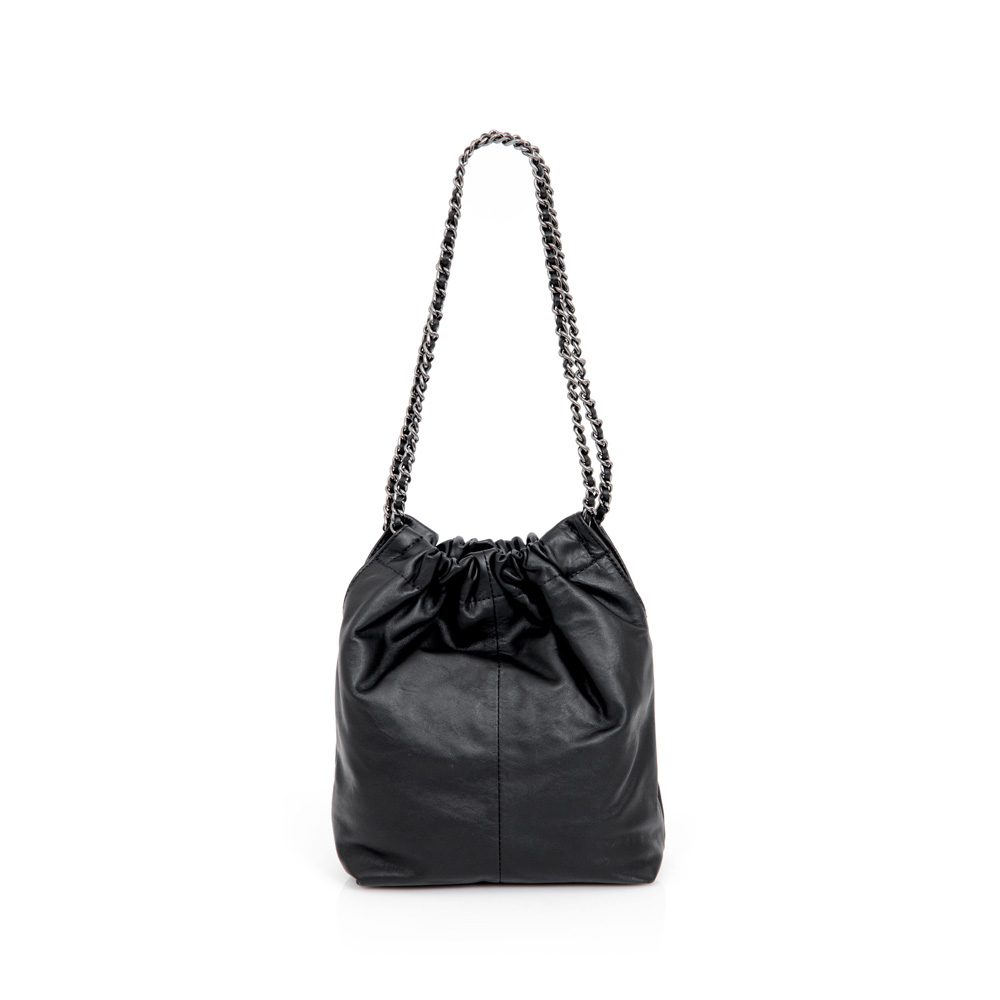 BOLSA PRETA DE COURO HOBO ALÇA CORRENTE image number 2