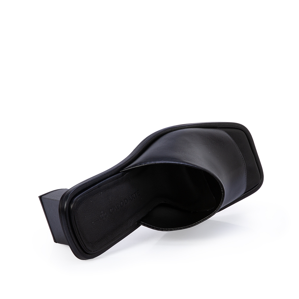 MULE PRETA SALTO BAIXO DE COURO image number 4