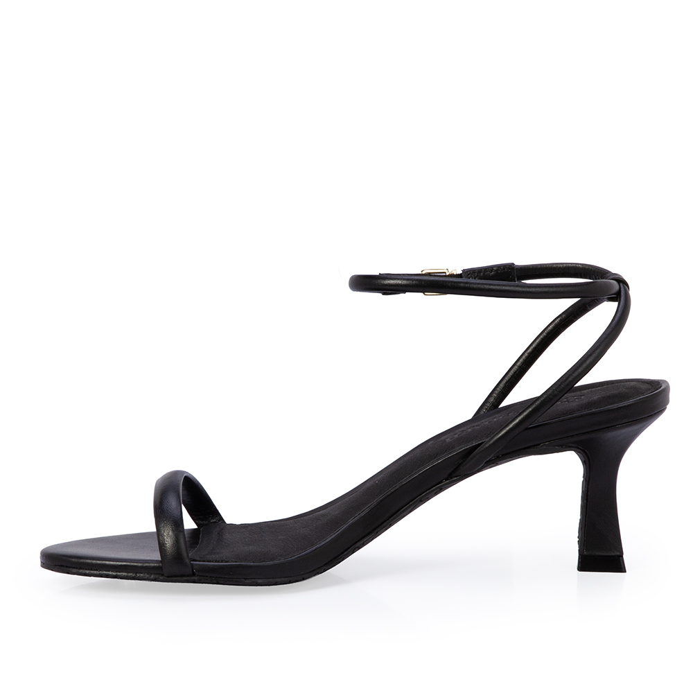 SAND&Aacute;LIA SALTO M&Eacute;DIO PRETO DE COURO image number 2