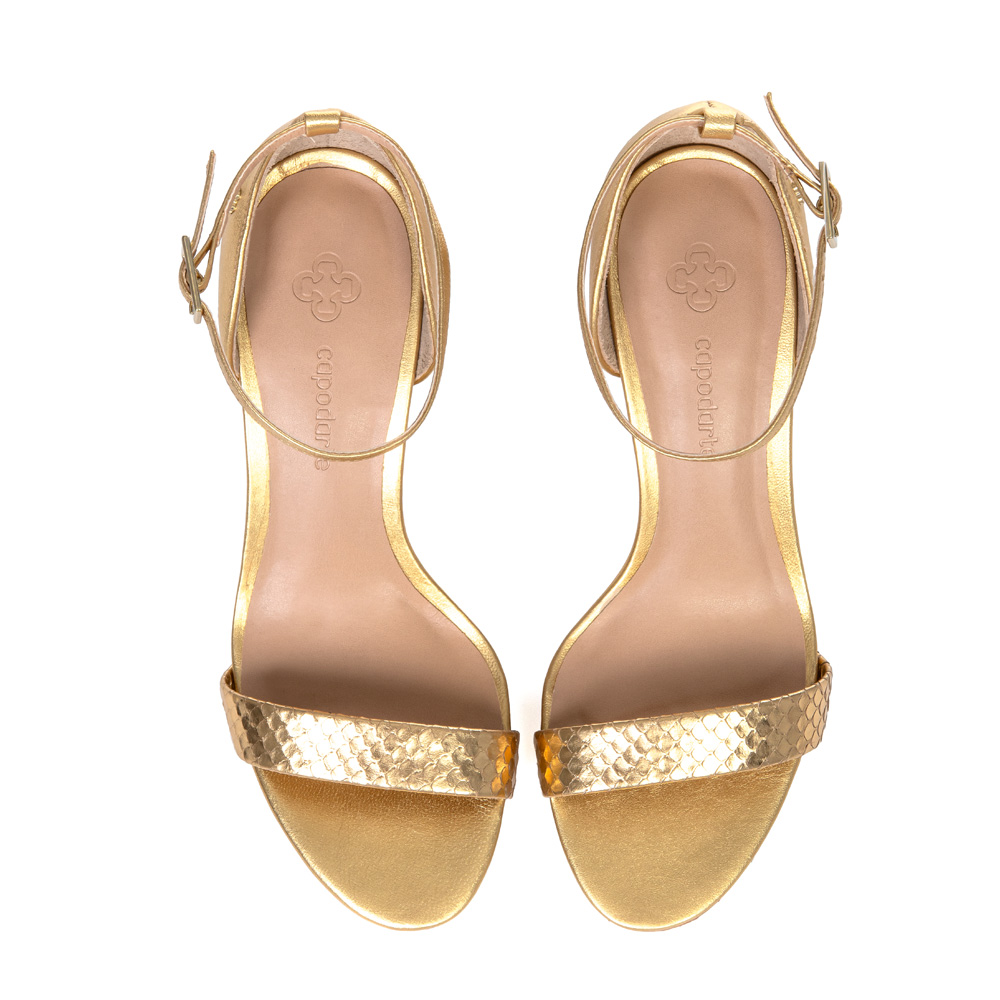SANDÁLIA SALTO ALTO DOURADA METALIZADA DE COURO PITONE image number 4