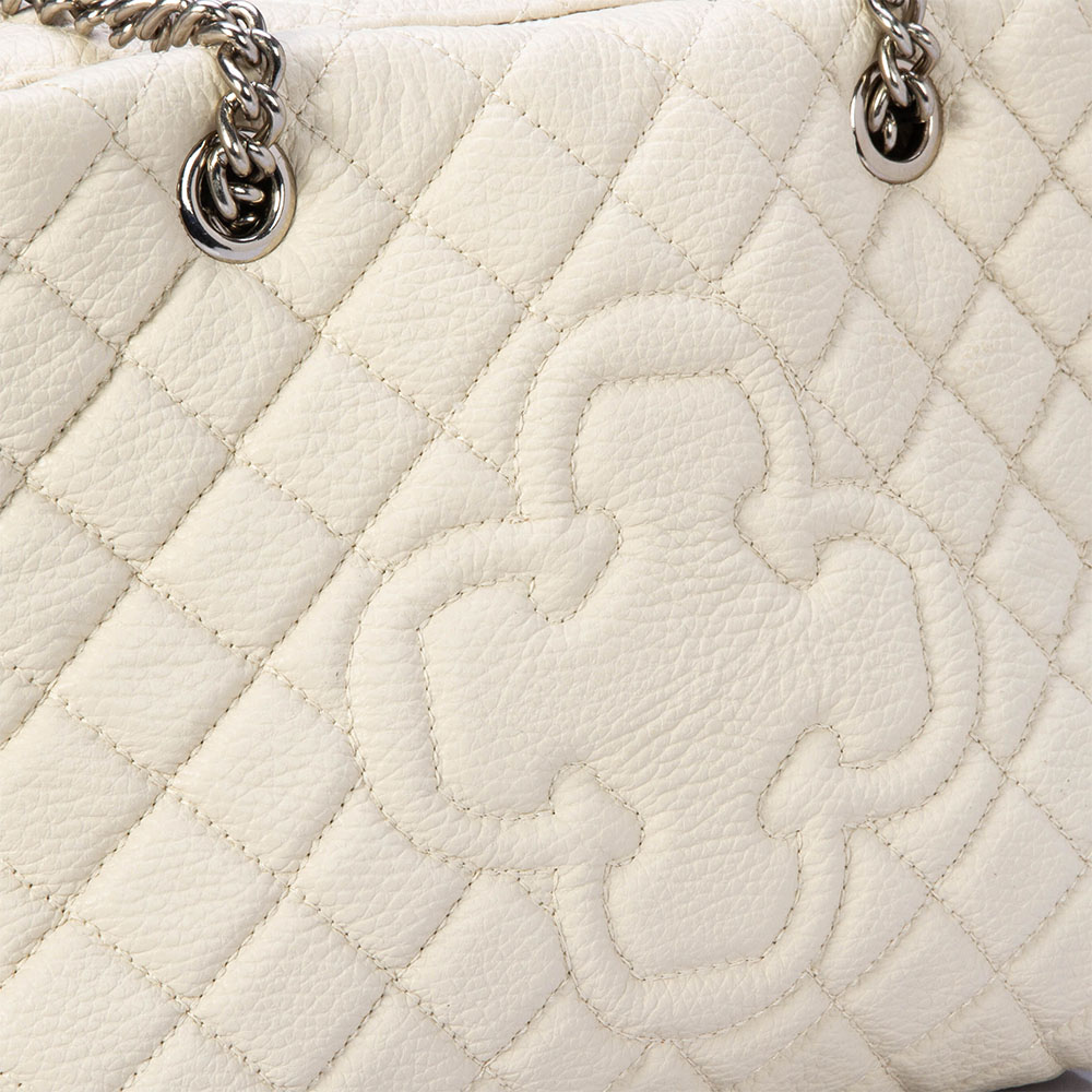 BOLSA BEGE VANILLA DE COURO MATELASS&Ecirc; HOBO image number 3