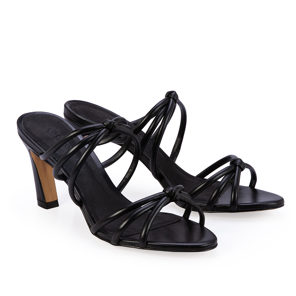 MULE SALTO M&Eacute;DIO PRETO DE COURO image number 1