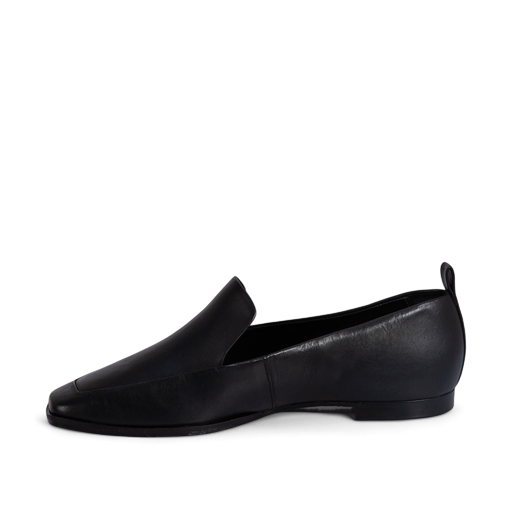 LOAFER MOCASSIM PRETO DE COURO BICO QUADRADO image number 2