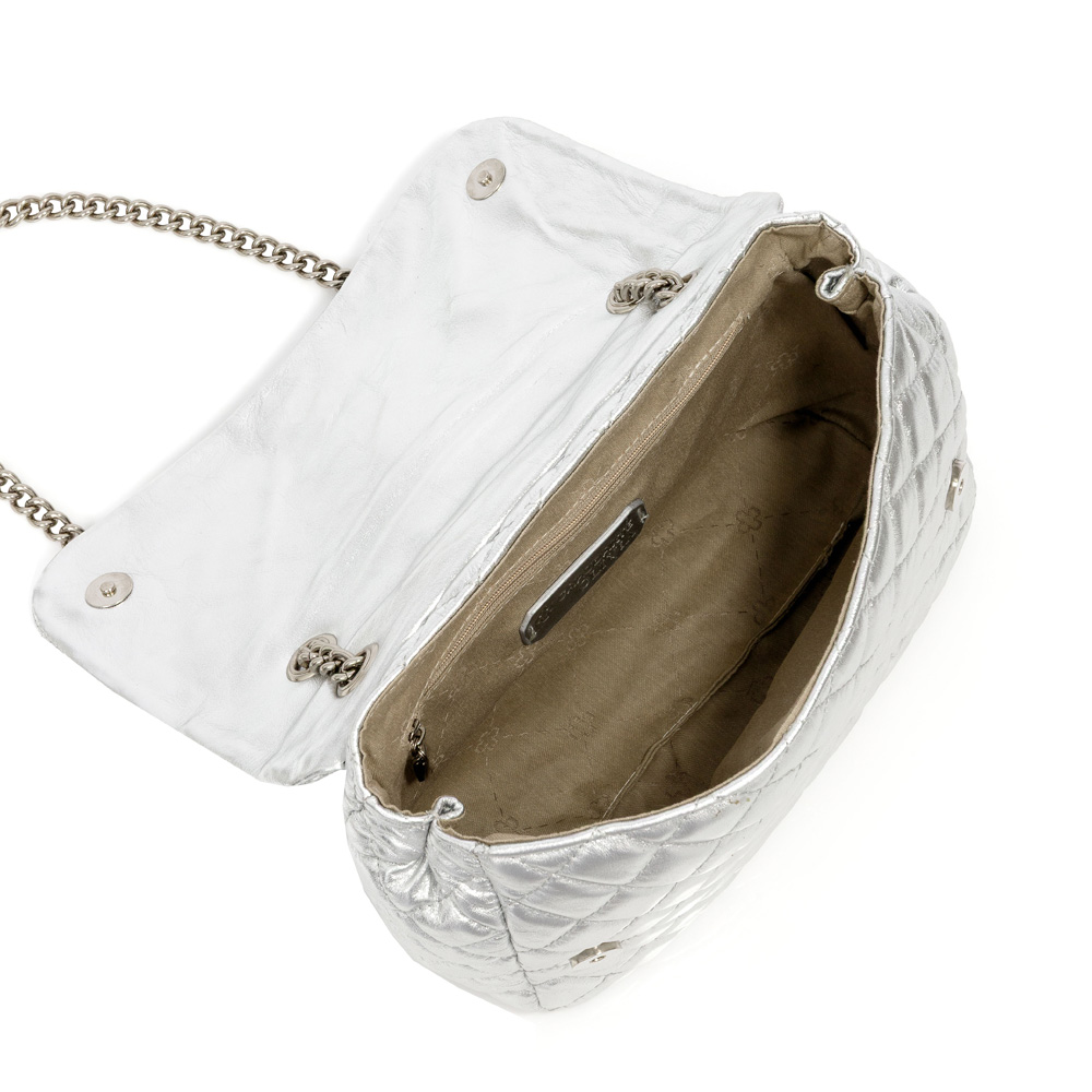 BOLSA OL&Iacute;VIA SHOULDER BAG PRATA DE COURO MATELASS&Ecirc; image number 4