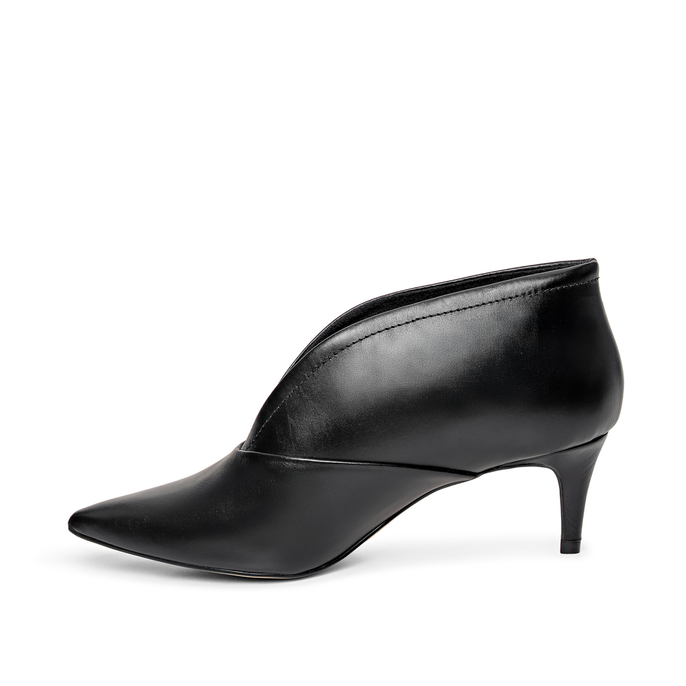 BOTA CANO CURTO PRETA DE COURO image number 2