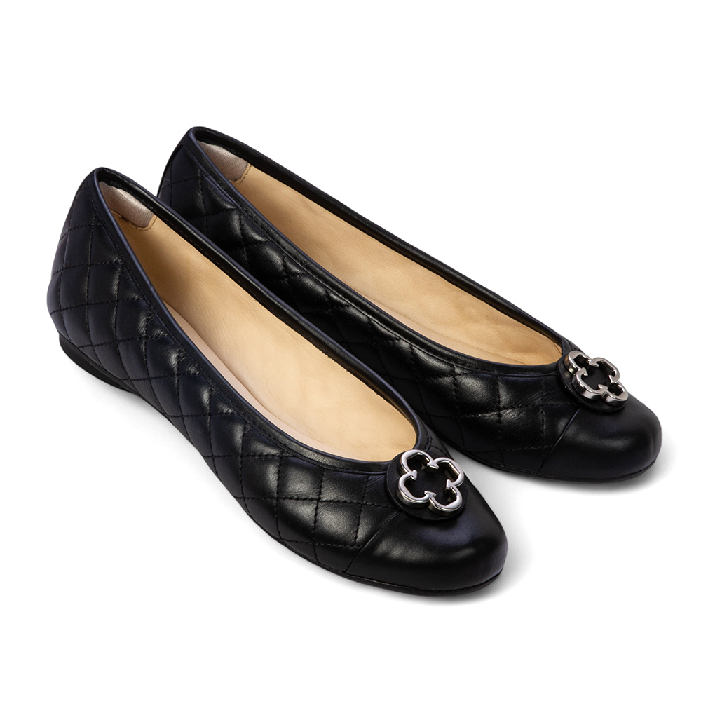 SAPATILHA CATHERINE VINTAGE PRETA DE COURO MATELASS&Ecirc; image number 1