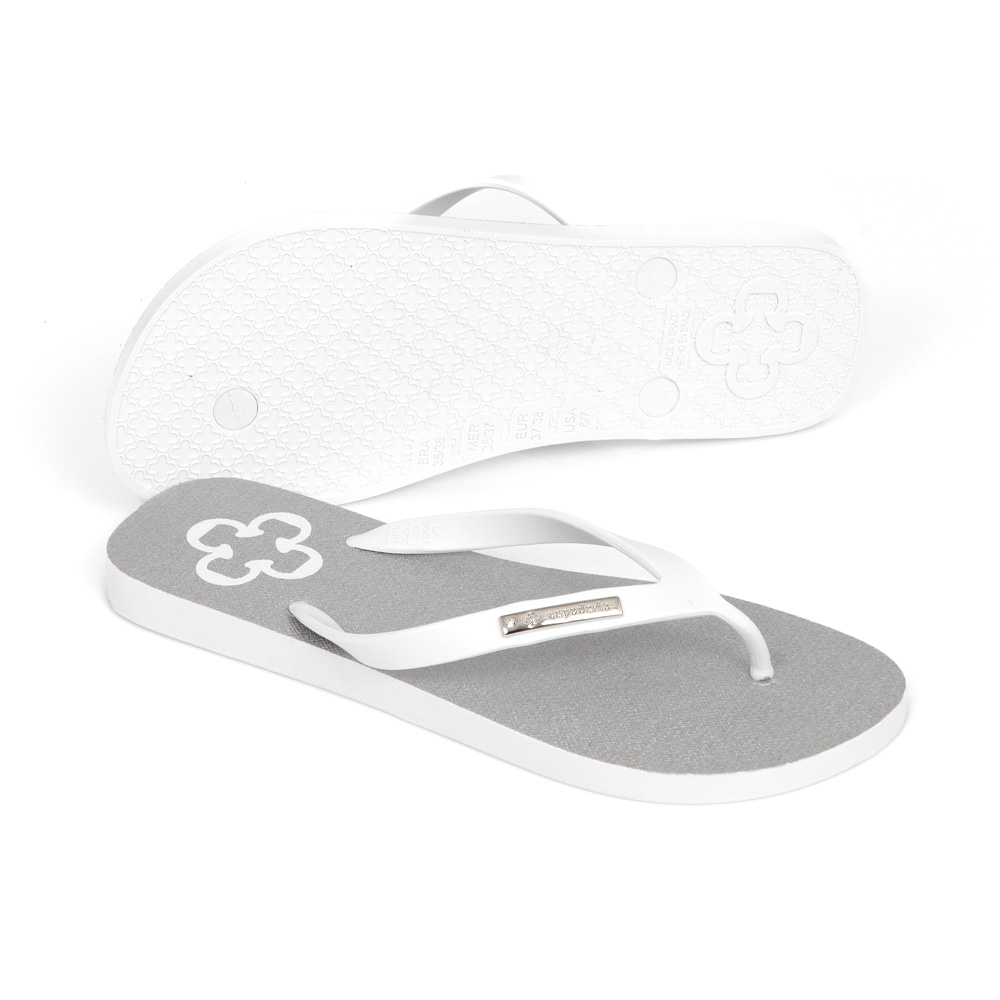 KIT CHINELO E PORTA MOEDAS BRANCO E PRATA image number 3