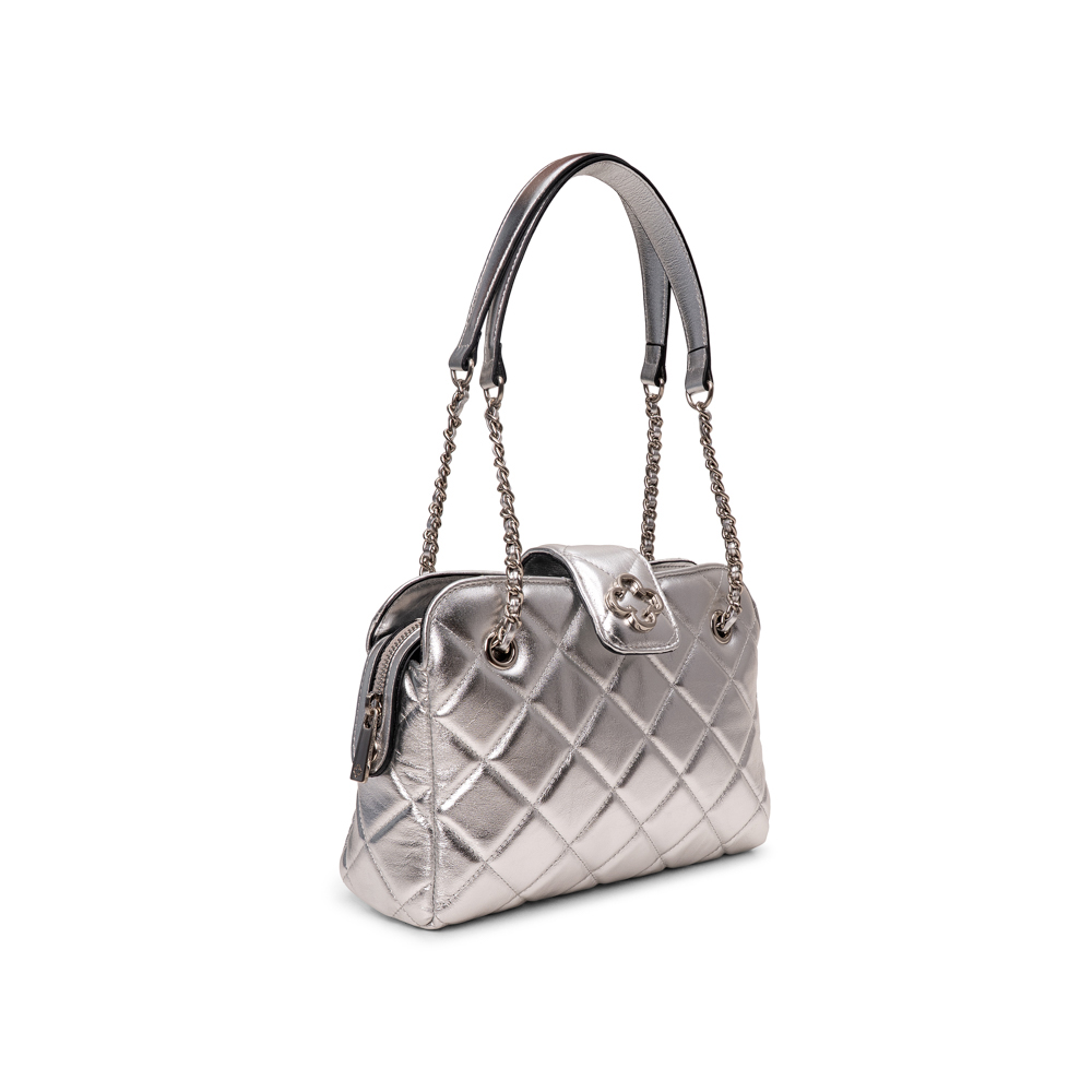 BOLSA M&Eacute;DIA PRATEADA DE COURO MATELASS&Ecirc; SHOULDER BAG image number 1