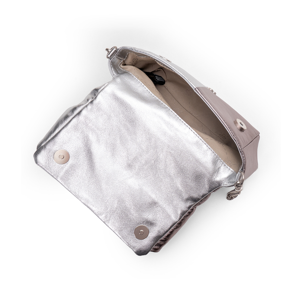 BOLSA PRATEADA METALIZADA DE COURO COM AL&Ccedil;A CORRENTE image number 4