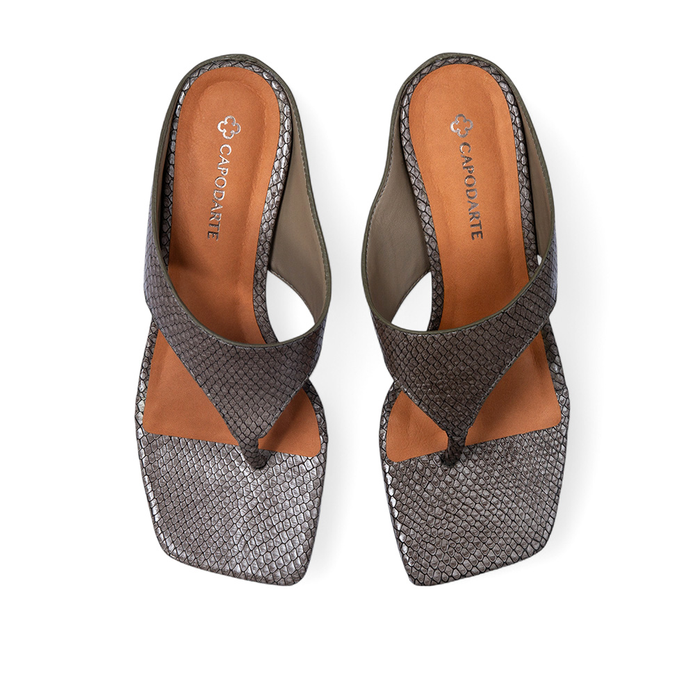 MULE BICO QUADRADO DE COURO CINZA PETRA SERPENTE image number 4