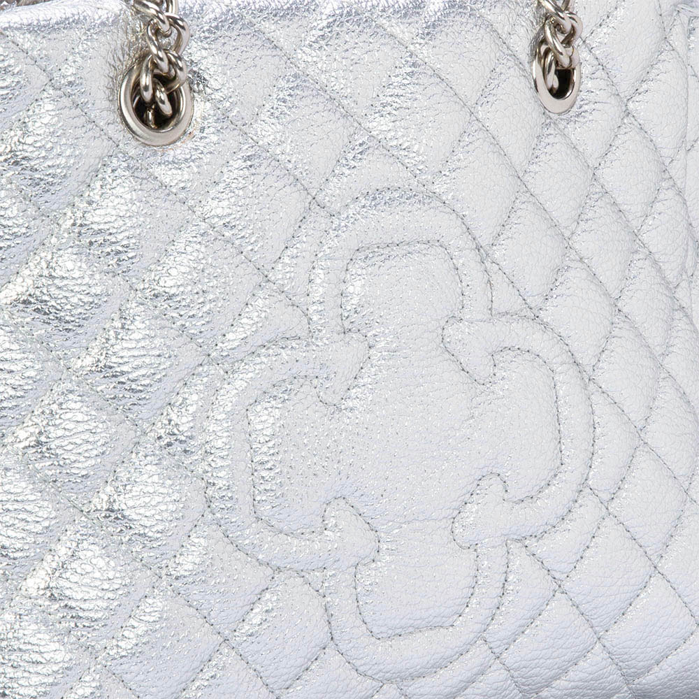 BOLSA CARINA PRATA DE COURO MATELASS&Ecirc; HOBO image number 3