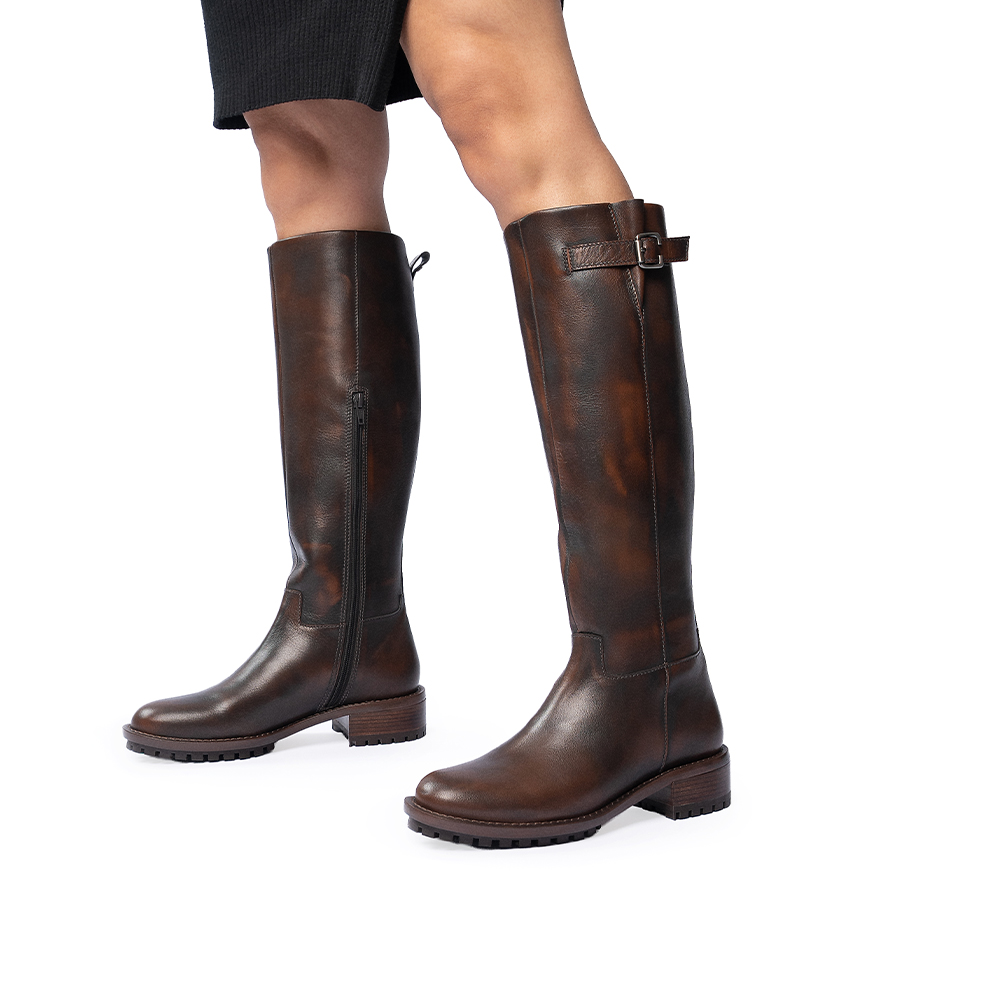 BOTA MONTARIA MARROM TOBACCO  DE COURO image number 1