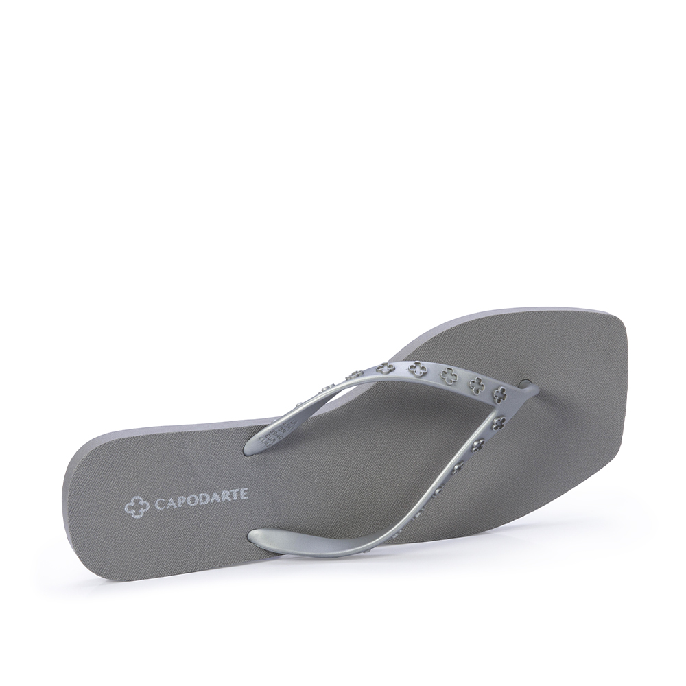 CHINELO DE DEDO PRATA COM TIRAS MONOGRAMA image number 2