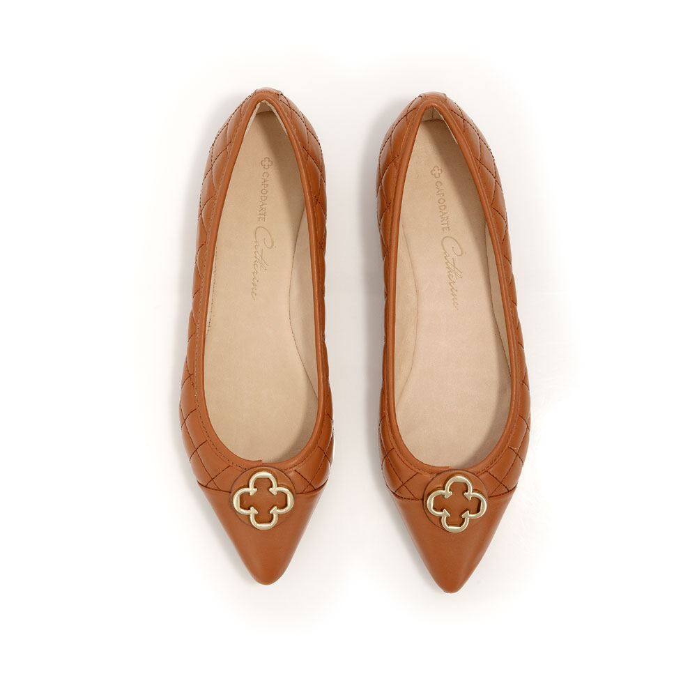 SAPATILHA CATHERINE BICO FINO DE COURO CARAMELO CAMEL MATELASS&Ecirc; image number 4