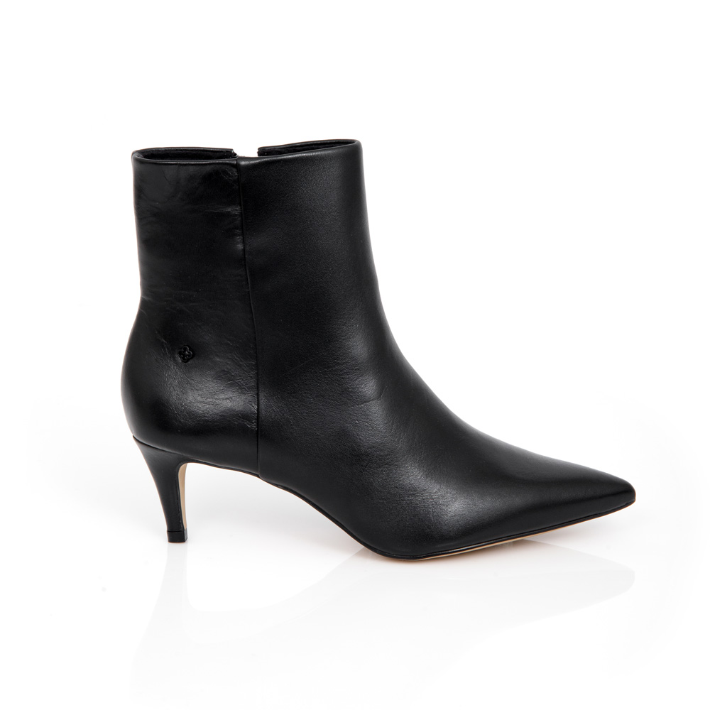 BOTA CANO CURTO PRETA DE COURO image number 0