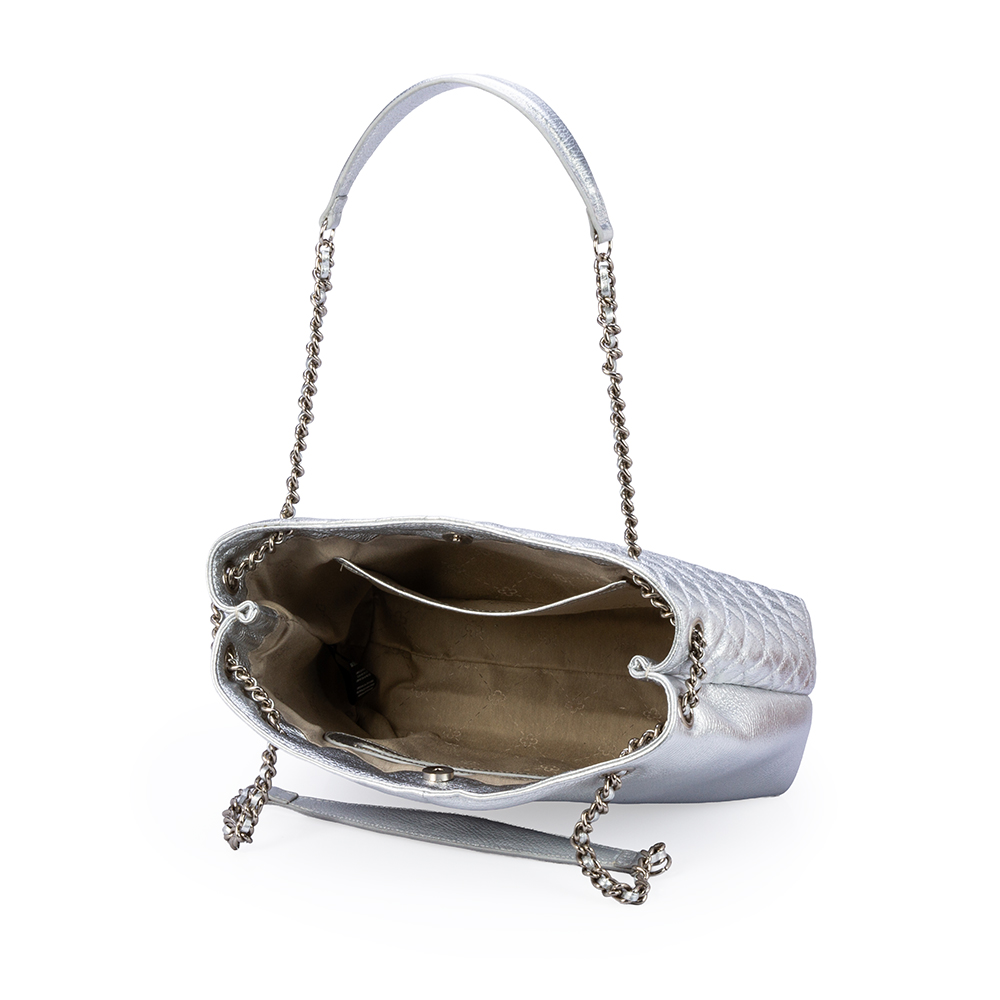 BOLSA M&Eacute;DIA PRATEADA COURO MATELASS&Ecirc; CARINA image number 4
