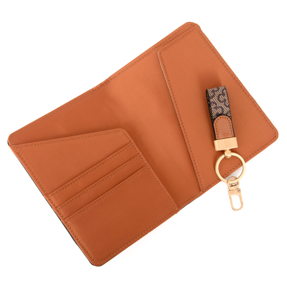 KIT PORTA PASSAPORTE + CHAVEIRO MONOGRAMA image number 2