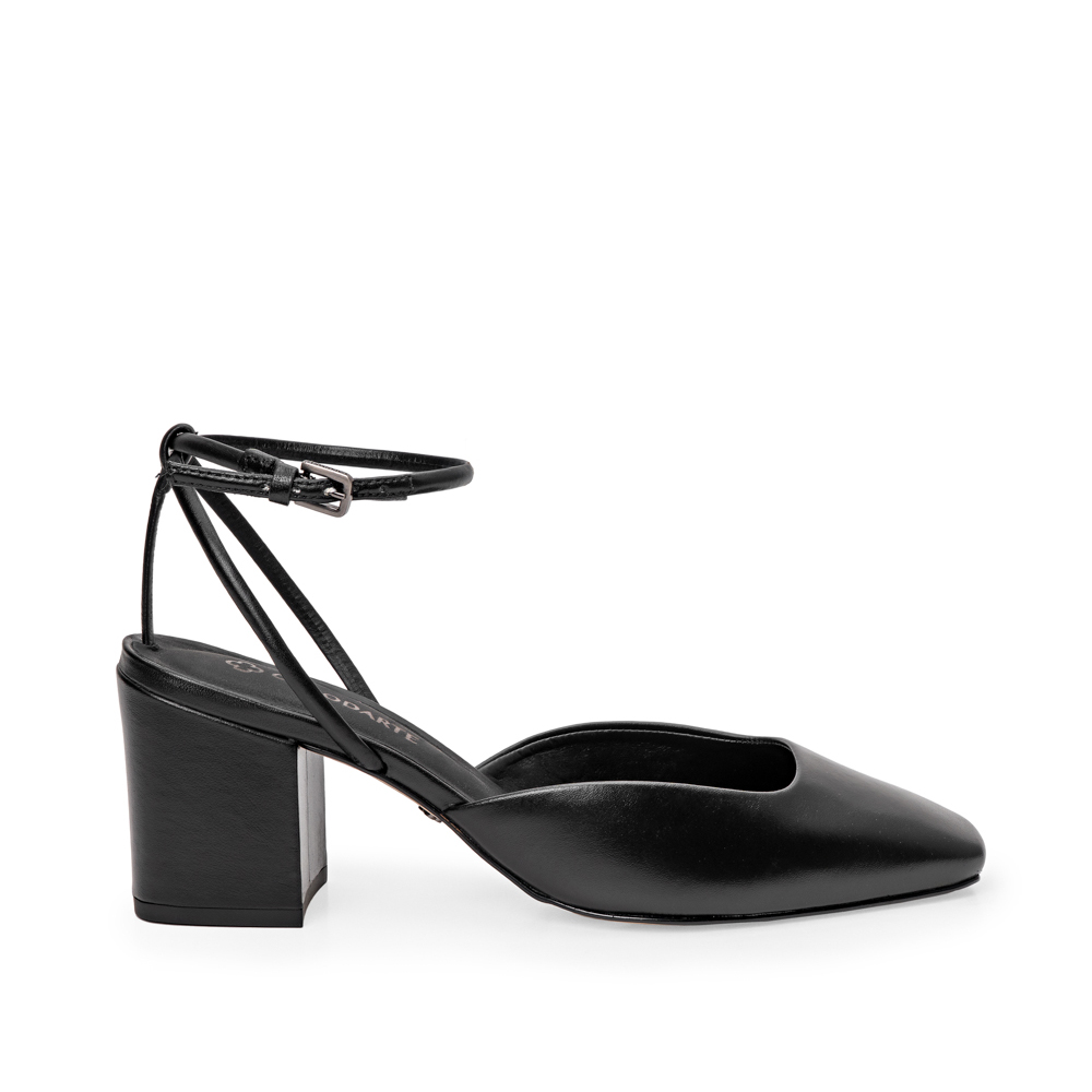 SCARPIN SALTO M&Eacute;DIO PRETO DE COURO image number 0