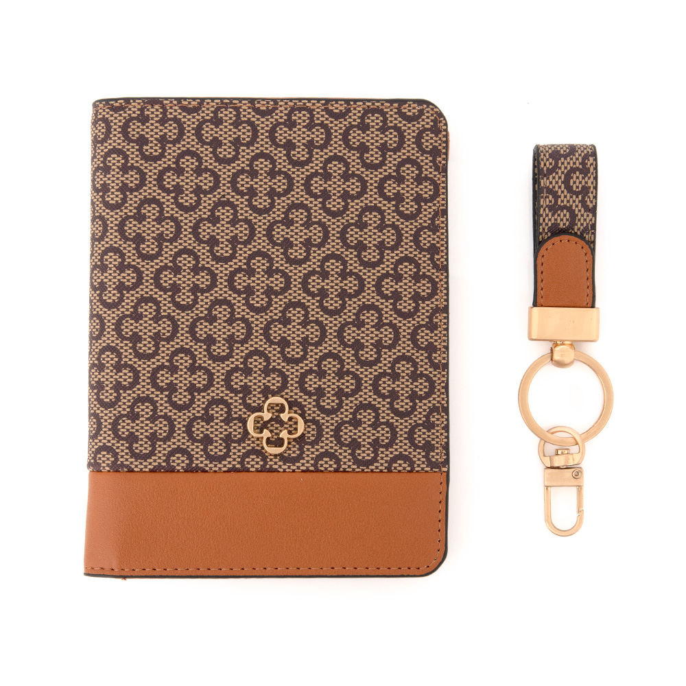 KIT PORTA PASSAPORTE + CHAVEIRO MONOGRAMA image number 0