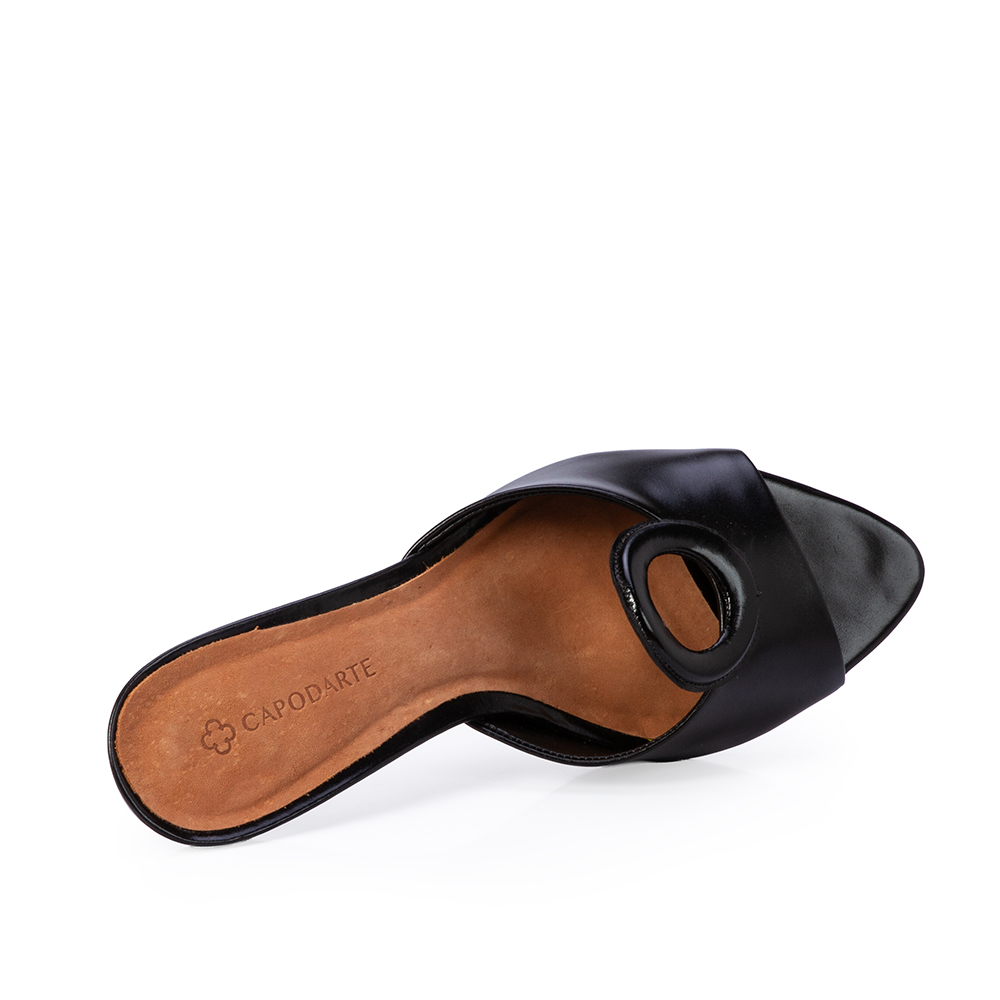 MULE SALTO M&Eacute;DIO PRETA DE COURO image number 4