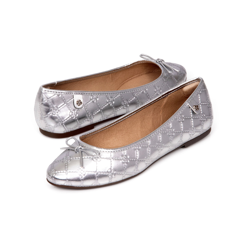 SAPATILHA PRATA METALIZADA MONOGRAMA LA&Ccedil;O image number 4