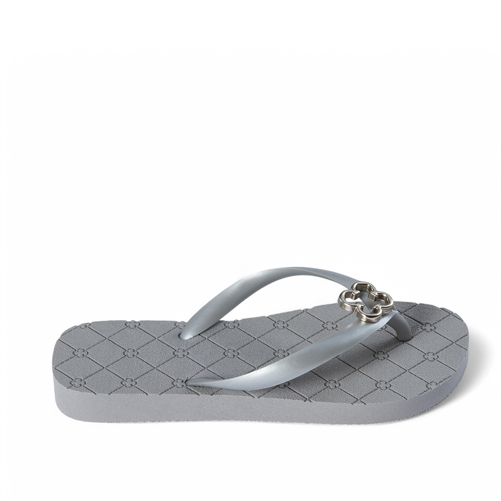 CHINELO INFANTIL PRATA MONOGRAMA image number 0
