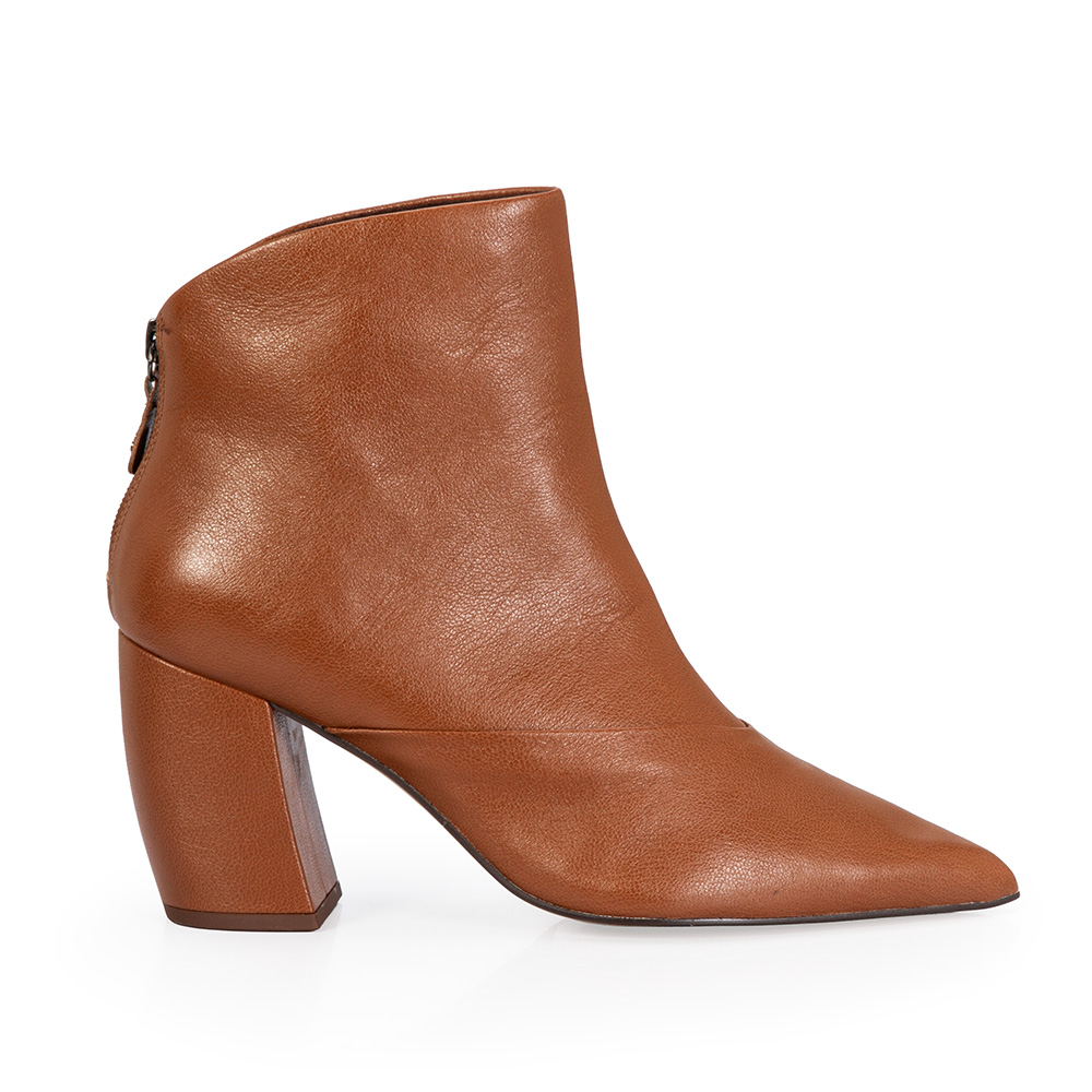 BOTA MARROM COURO CANO CURTO BICO FINO image number 0