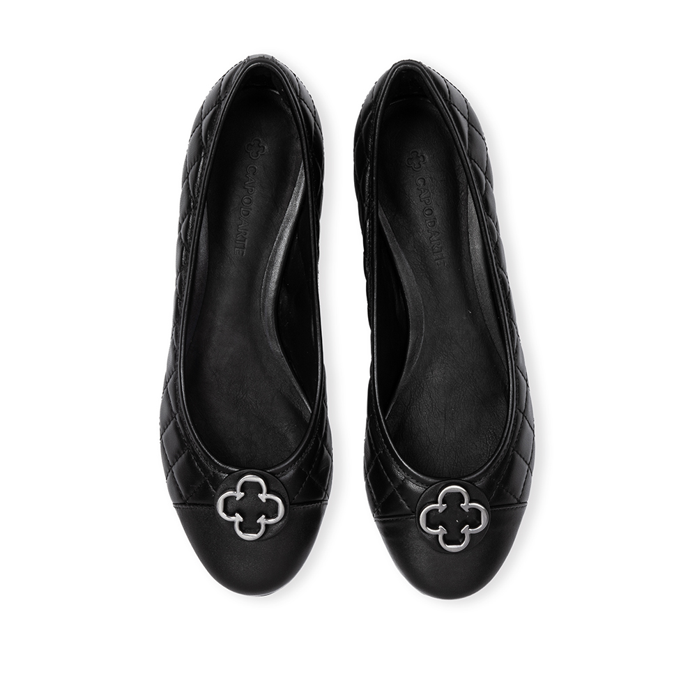 SCARPIN SALTO BAIXO DE COURO PRETO MATELASS&Ecirc; image number 4