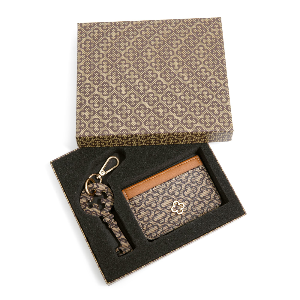 KIT CHAVEIRO + PORTA CART&Atilde;O CARAMELO MONOGRAMA image number 0