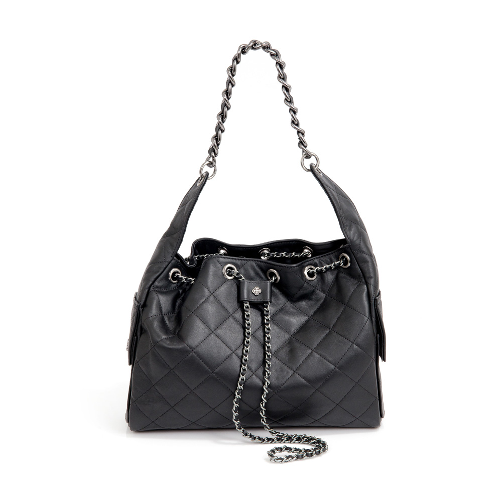 BOLSA SHOPPER PRETA DE COURO MATELASS&Ecirc; COM AL&Ccedil;A CORRENTE image number 0