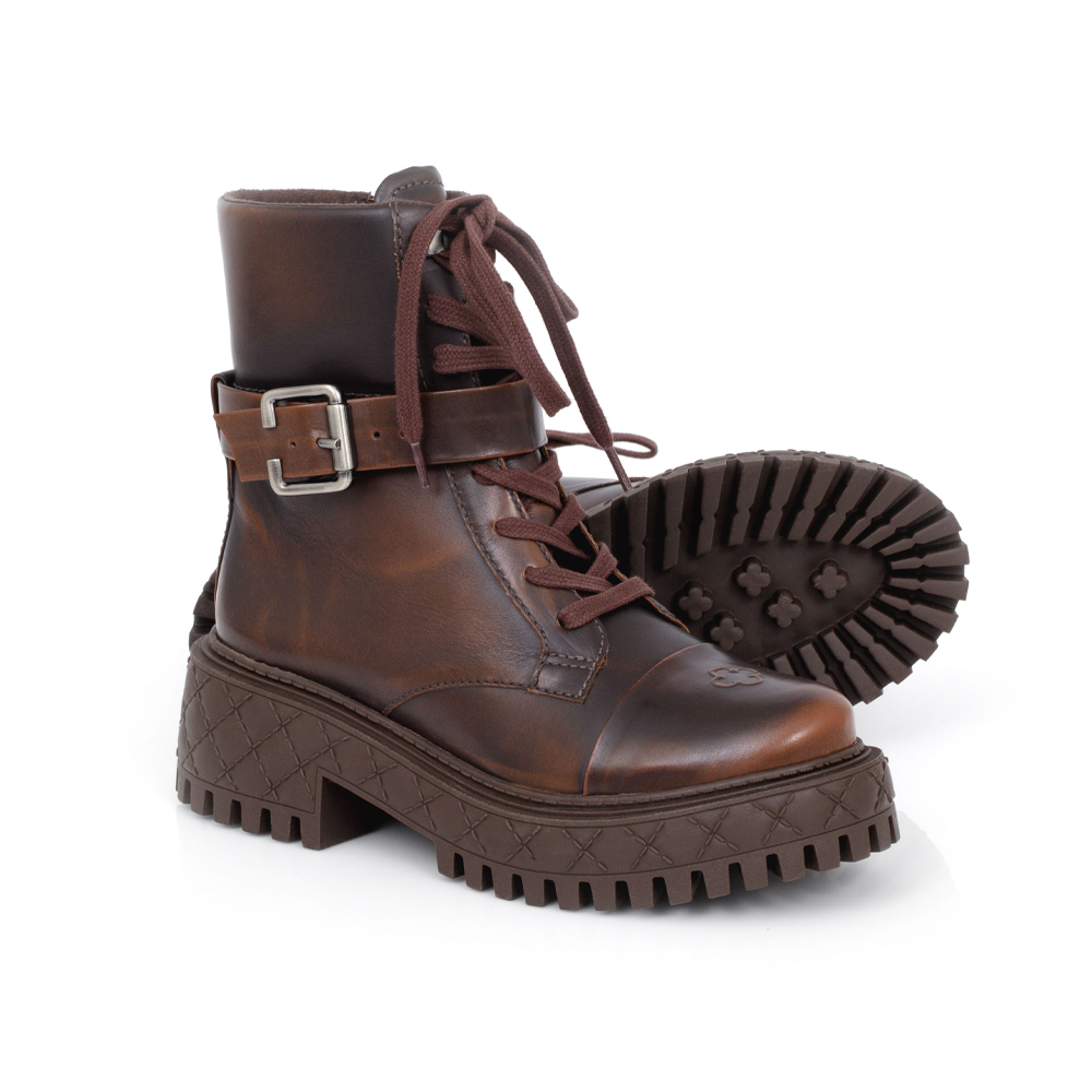BOTA COTURNO MARROM DE COURO MATELASS&Ecirc; COM FIVELA image number 4