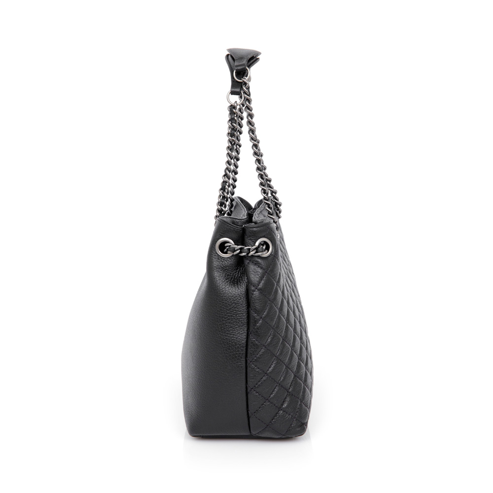 BOLSA M&Eacute;DIA PRETA DE COURO MATELASS&Ecirc; CARINA image number 1