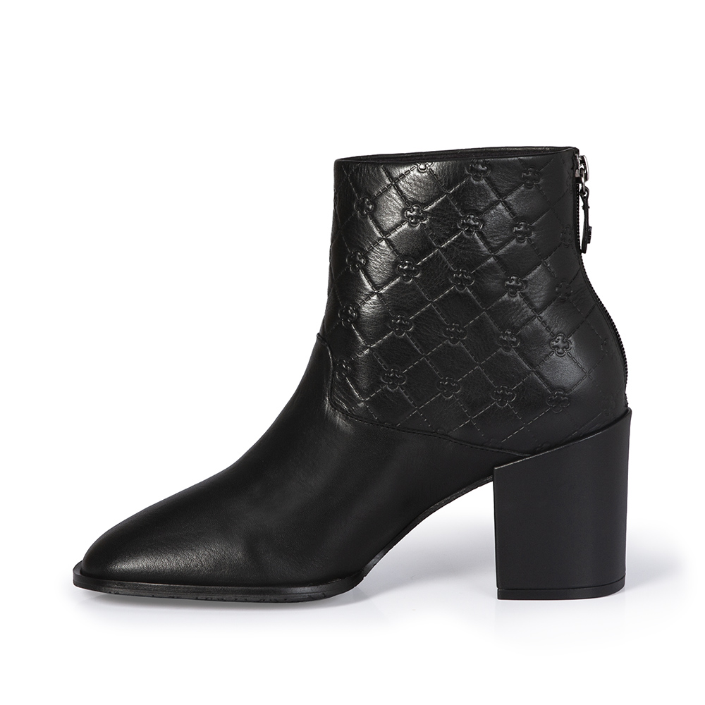 BOTA CANO CURTO PRETA DE COURO MONOGRAMA image number 2