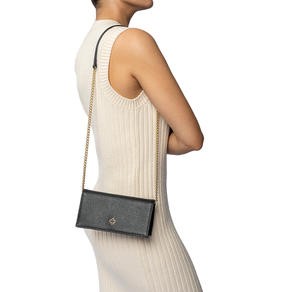 BOLSA PEQUENA PRETA DE COURO COM AL&Ccedil;A CORRENTE SHOULDER BAG image number 1
