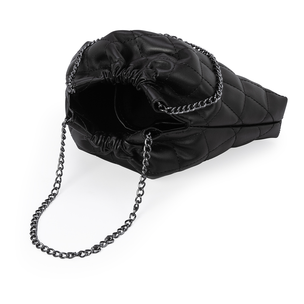 BOLSA INFANTIL PRETA MATELASS&Ecirc; COM AL&Ccedil;A CORRENTE image number 4