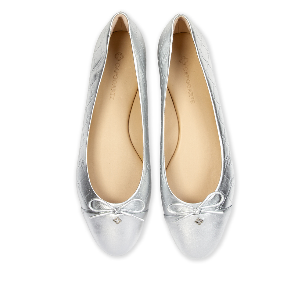 SAPATILHA MONOGRAMA DE COURO PRATEADA image number 4