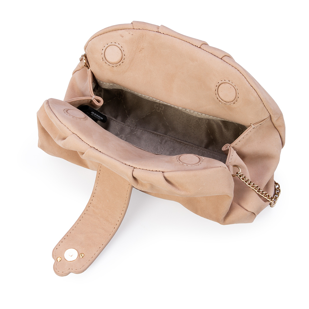 BOLSA CLUTCH NUDE SEDA DE COURO NOBUCK AL&Ccedil;A CORRENTE image number 4