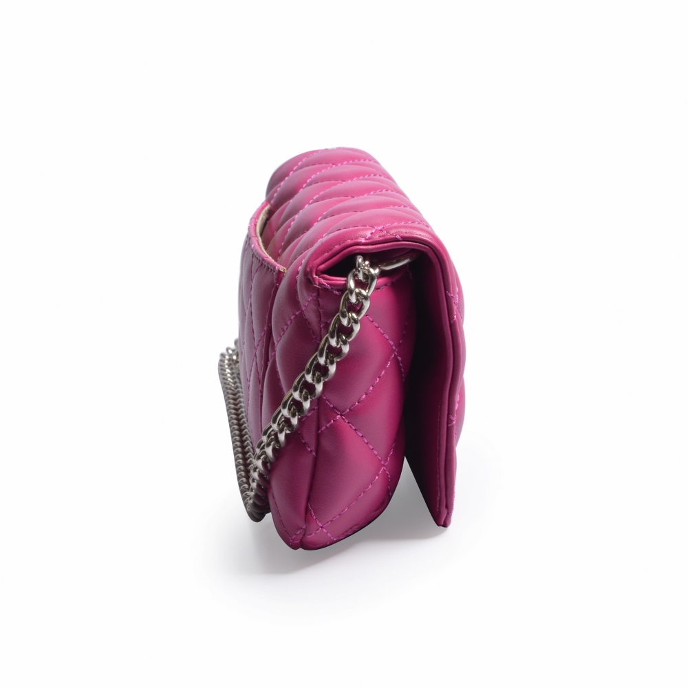 BOLSA PEQUENA ROSA MATELASSÊ ALÇA CORRENTE image number 3