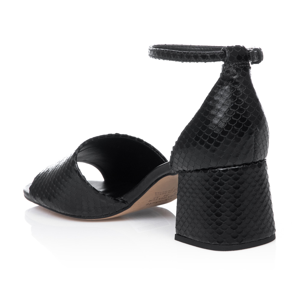 SAND&Aacute;LIA SALTO BLOCO PRETA DE COURO image number 2