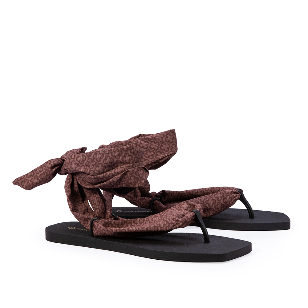 CHINELO PRETO COM LEN&Ccedil;O DE AMARRA&Ccedil;&Atilde;O MONOGRAMA image number 1