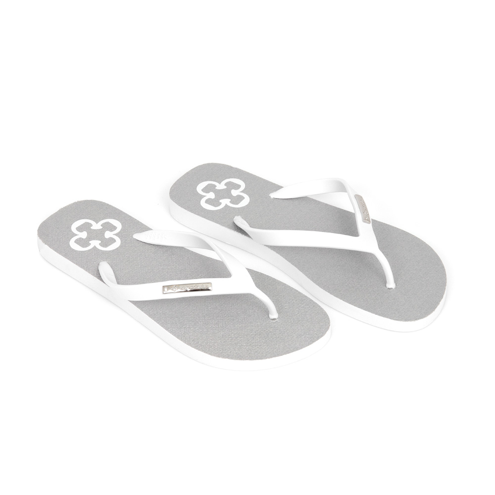 KIT CHINELO E PORTA MOEDAS BRANCO E PRATA image number 2